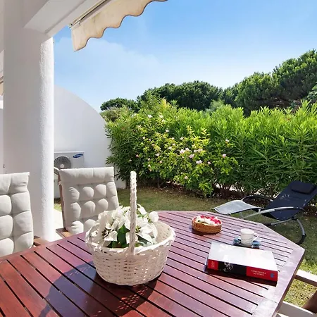 Large In Vale Do Lobo Apartment Almancil