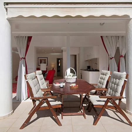 Large In Vale Do Lobo 알만실