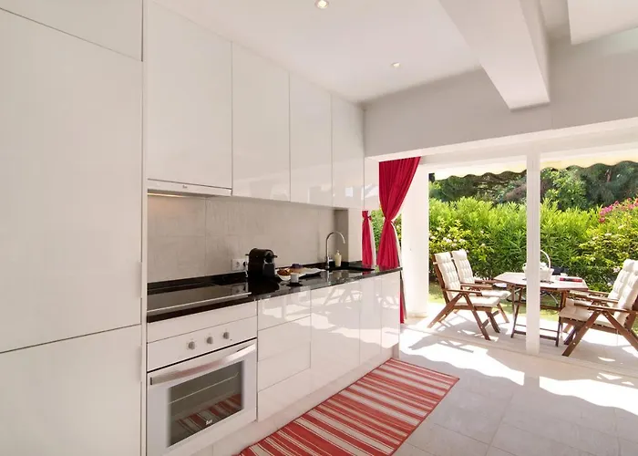 Large In Vale Do Lobo Алмансил