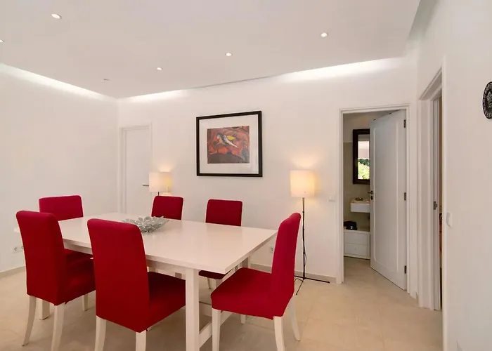 Large In Vale Do Lobo Алмансил