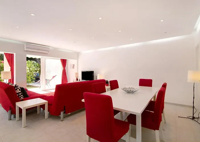 Large In Vale Do Lobo *