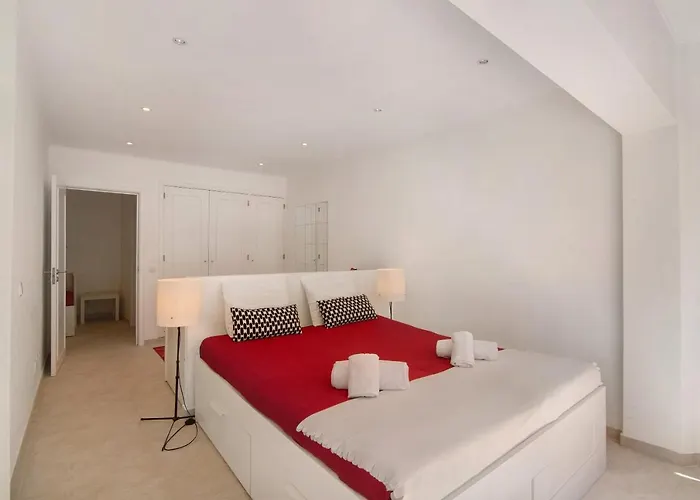 Large In Vale Do Lobo Апартаменты