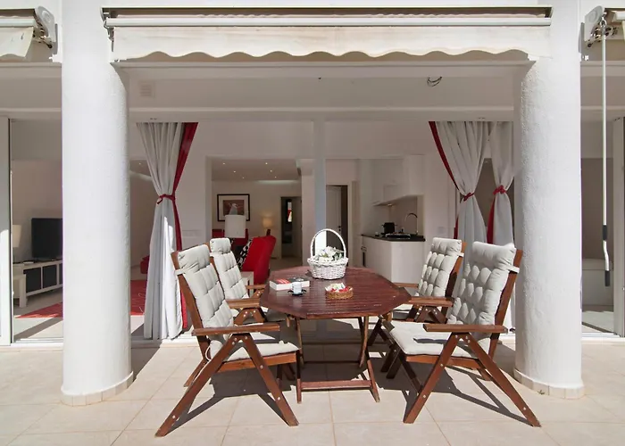 Large In Vale Do Lobo *