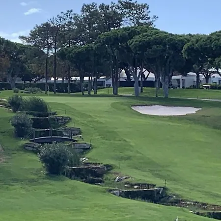 Large In Vale Do Lobo דירה
